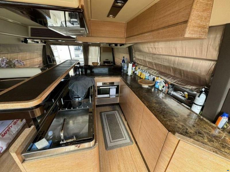 Azimut Flybridge 64