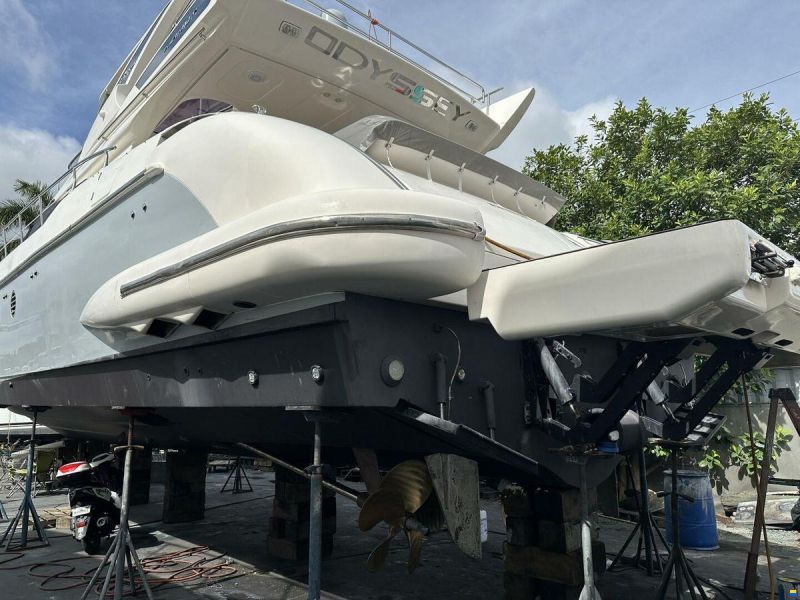Azimut Flybridge 64