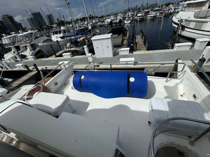 Azimut Flybridge 64