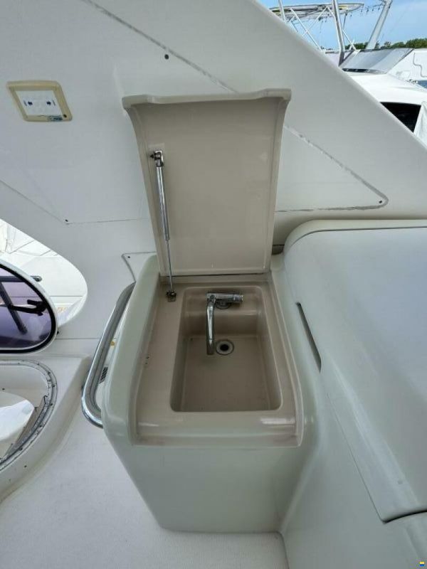 Azimut Flybridge 64