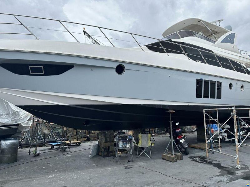 Azimut Flybridge 64
