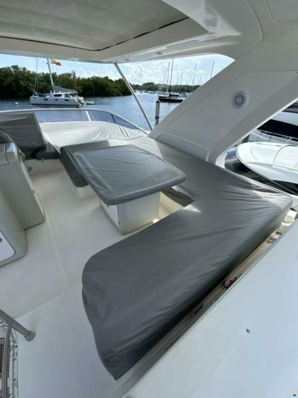 Azimut Flybridge 64