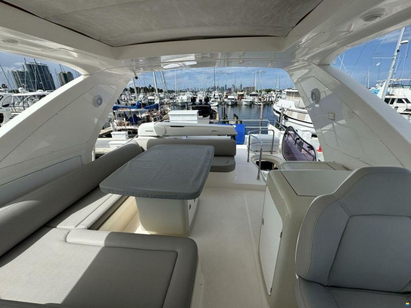 Azimut Flybridge 64