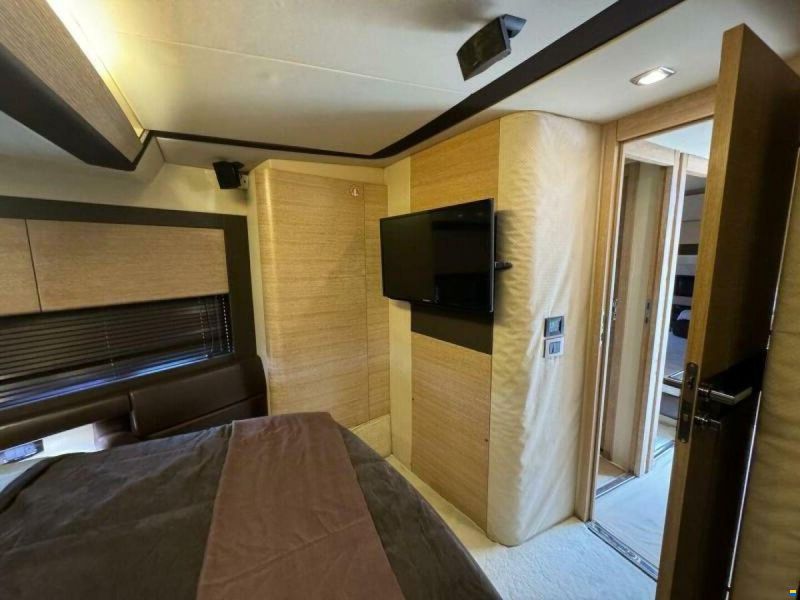 Azimut Flybridge 64