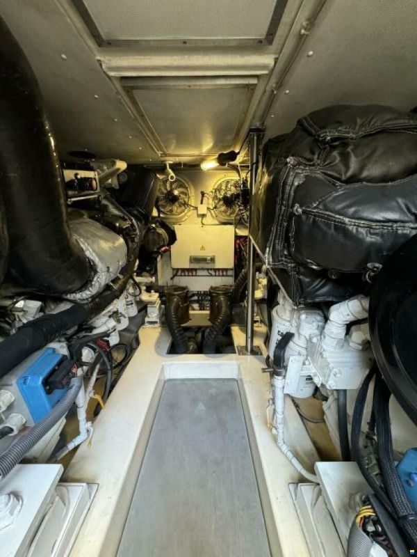 Azimut Flybridge 64