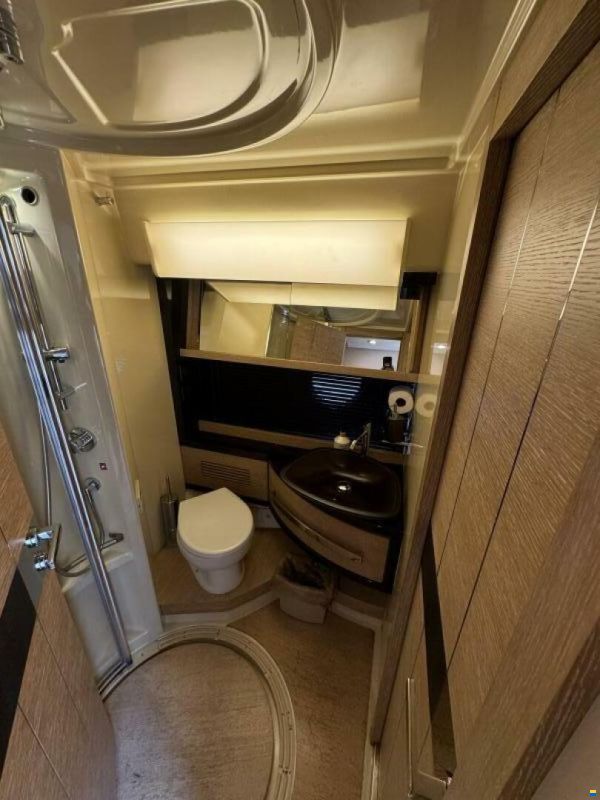 Azimut Flybridge 64