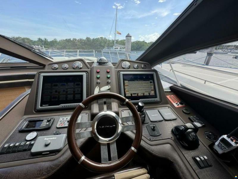 Azimut Flybridge 64