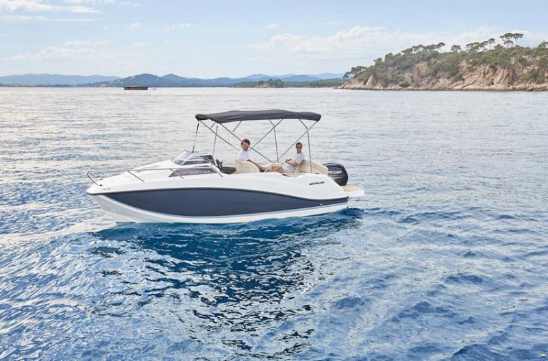 Quicksilver ACTIV 555 CABIN