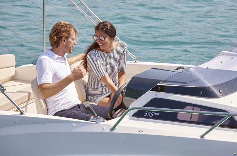 Quicksilver ACTIV 555 CABIN