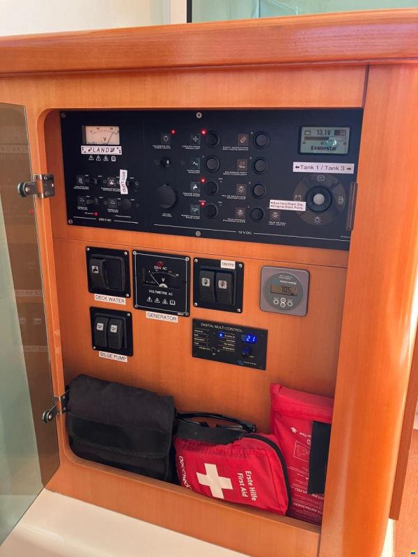 Lagoon 420 Owner's Version