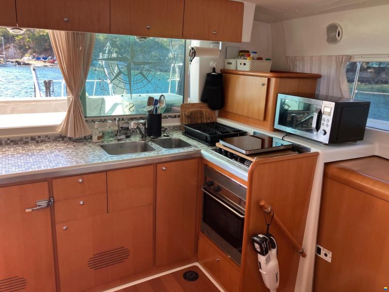Lagoon 420 Owner's Version