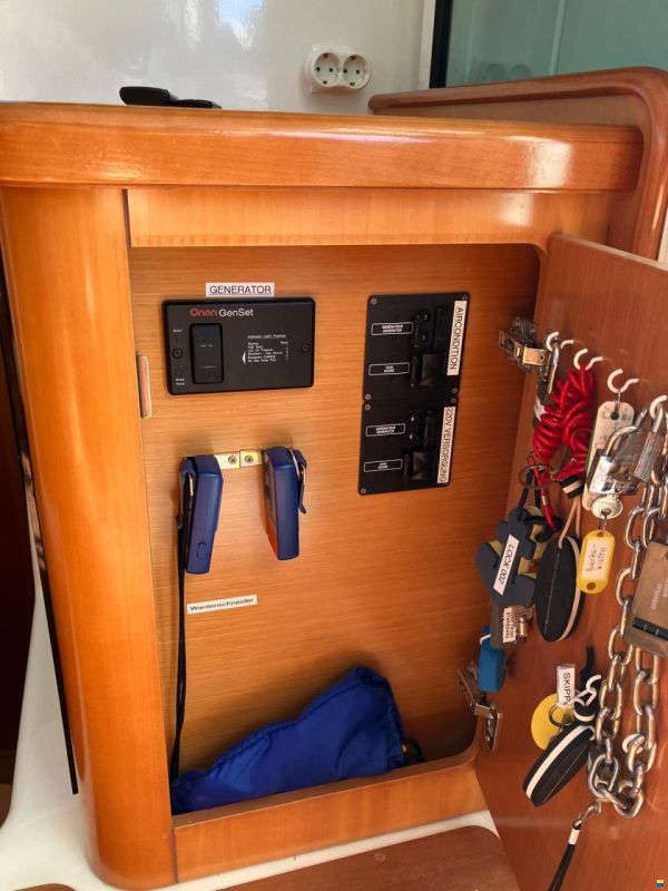 Lagoon 420 Owner's Version