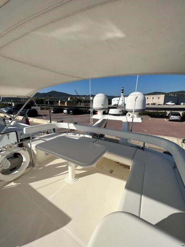 Ferretti 592