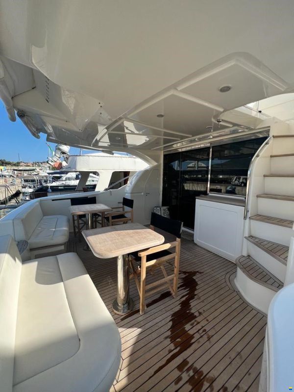 Ferretti 592
