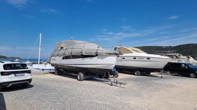 Sealine C 335