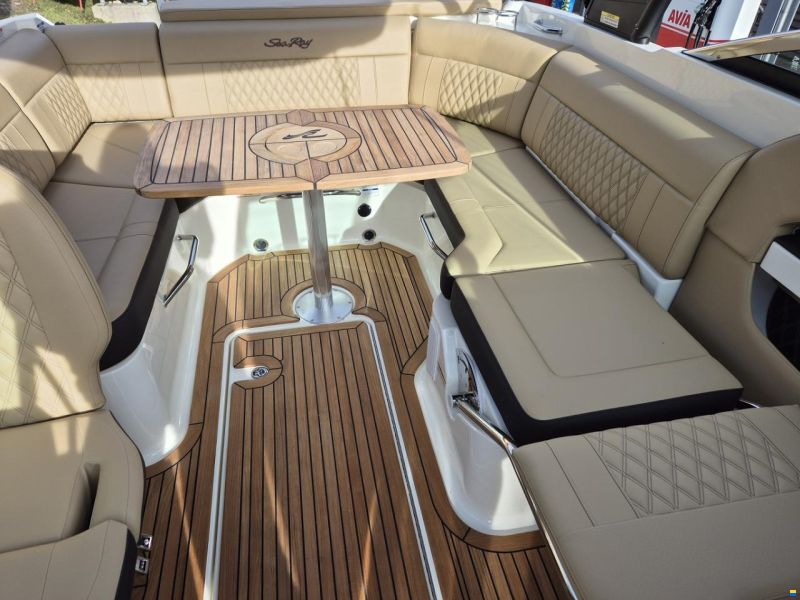 Sea Ray SLX 250 Europe