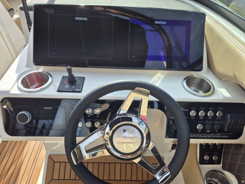 Sea Ray SLX 250 Europe