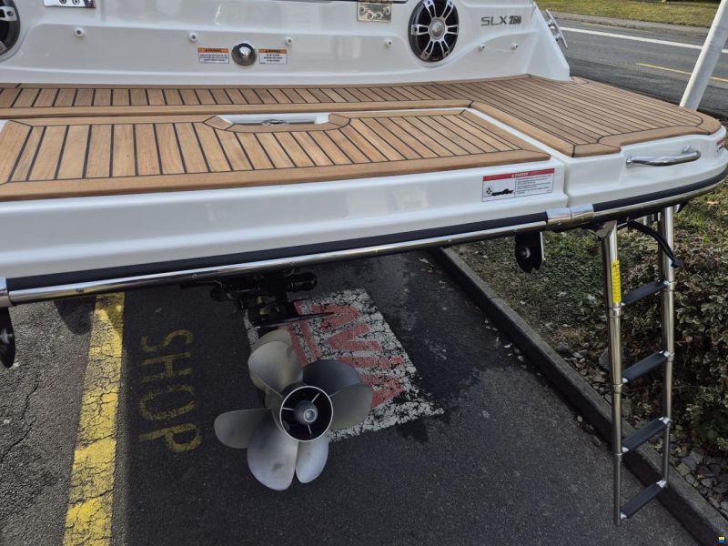 Sea Ray SLX 250 Europe