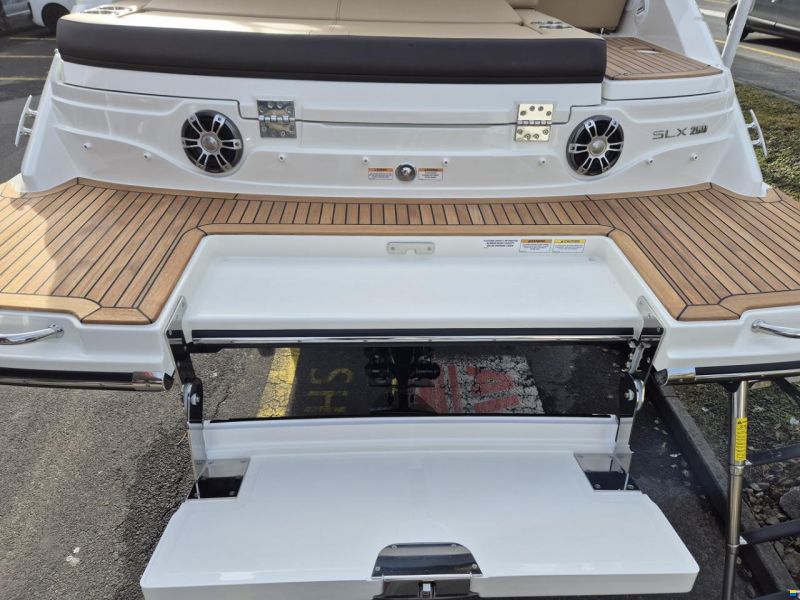 Sea Ray SLX 250 Europe