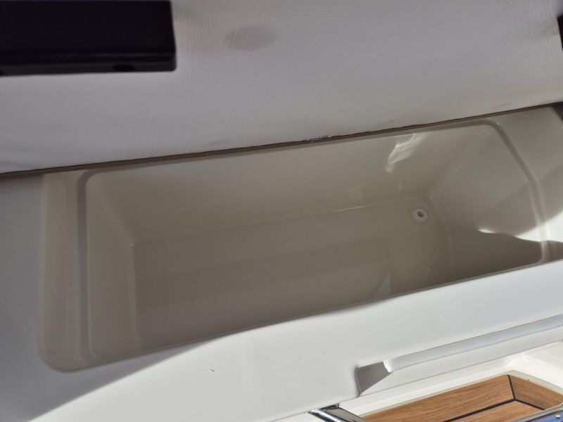 Sea Ray SLX 250 Europe