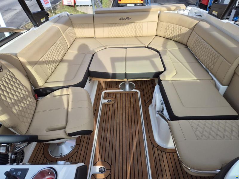 Sea Ray SLX 250 Europe