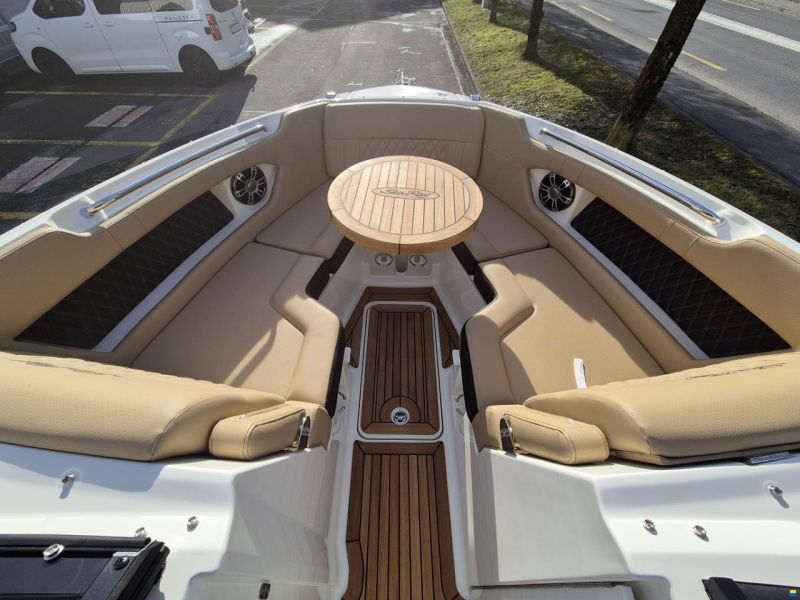 Sea Ray SLX 250 Europe