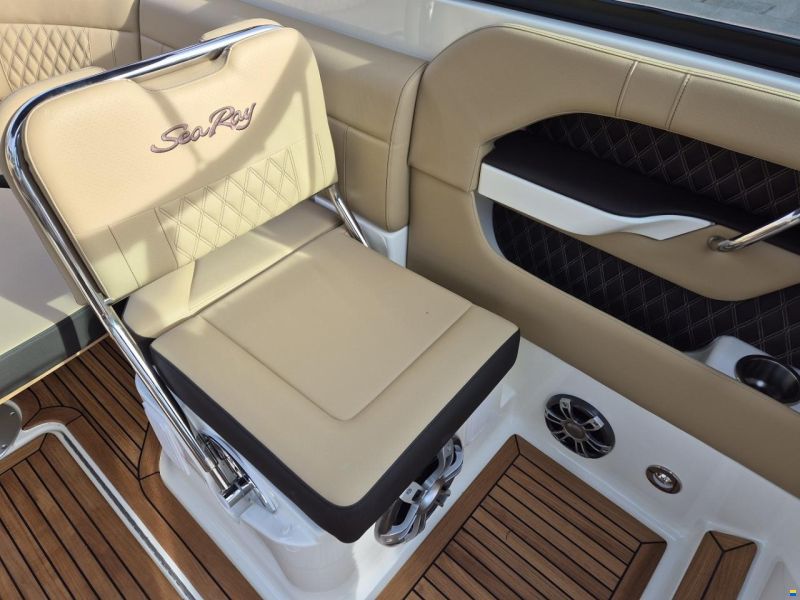 Sea Ray SLX 250 Europe