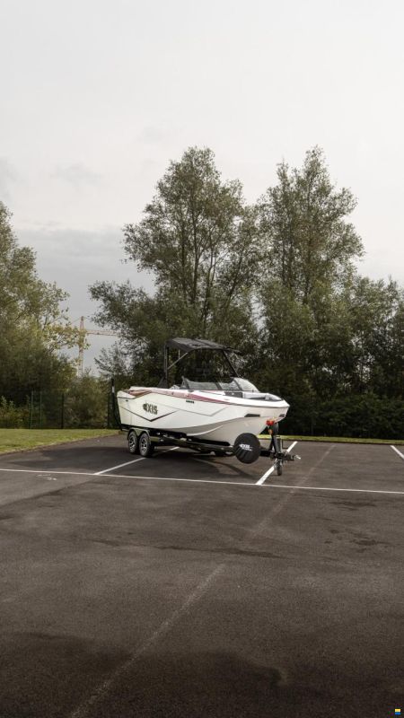 Axis T235