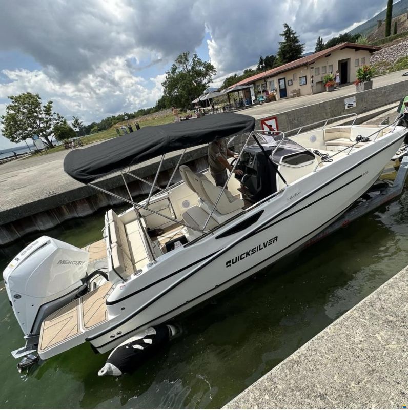 Quicksilver 805 Open/Mercury 250 avec place possible