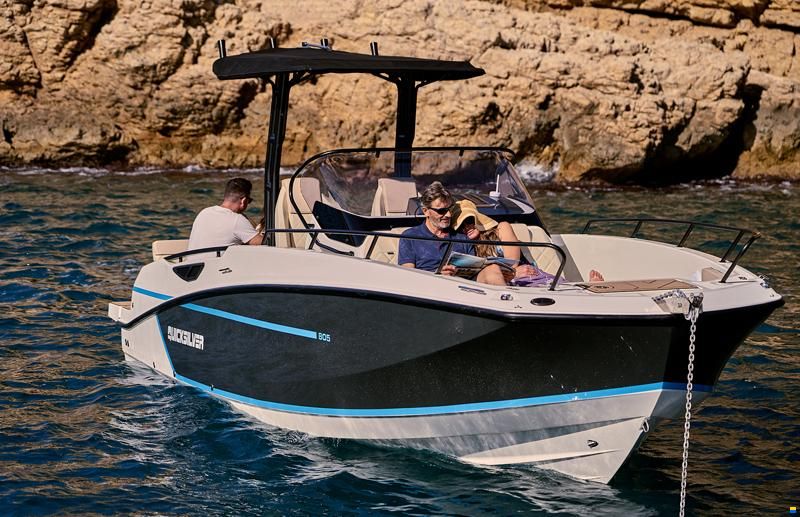 Quicksilver 805 Open/Mercury 250 avec place possible