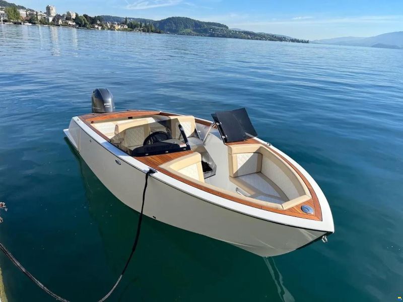Flying Shark 5.7 Bowrider