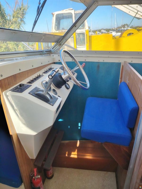 Bertram Yacht 28' Fbc