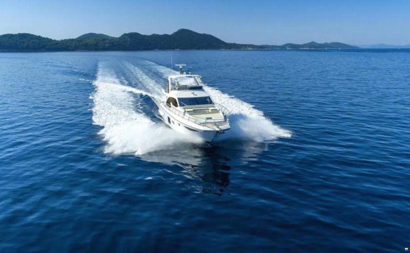 Azimut 66 Fly