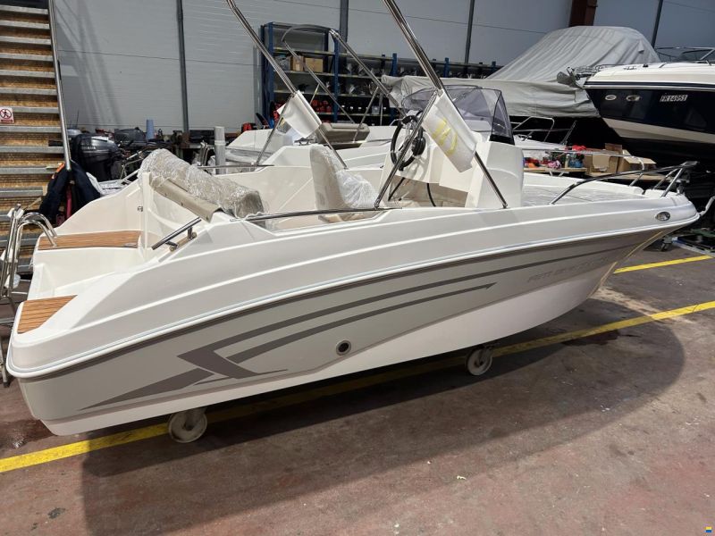 AM Yacht 520 Open