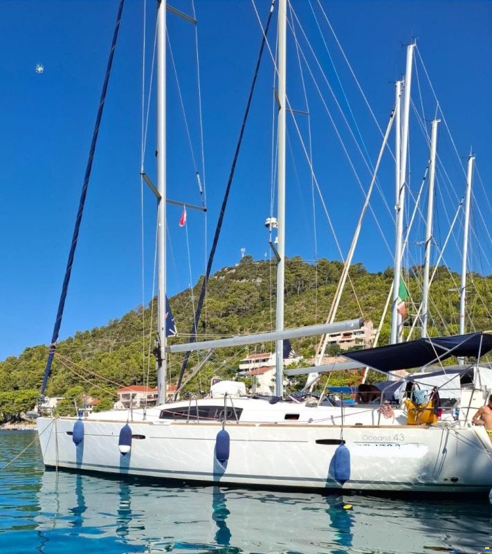 Beneteau Oceanis 43