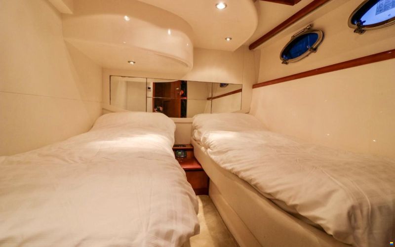 Pershing 46