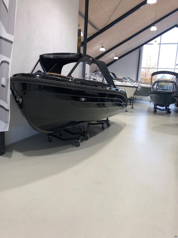Tender Gentleman&acute;s Launch 600XL