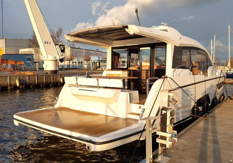 Sealine C430