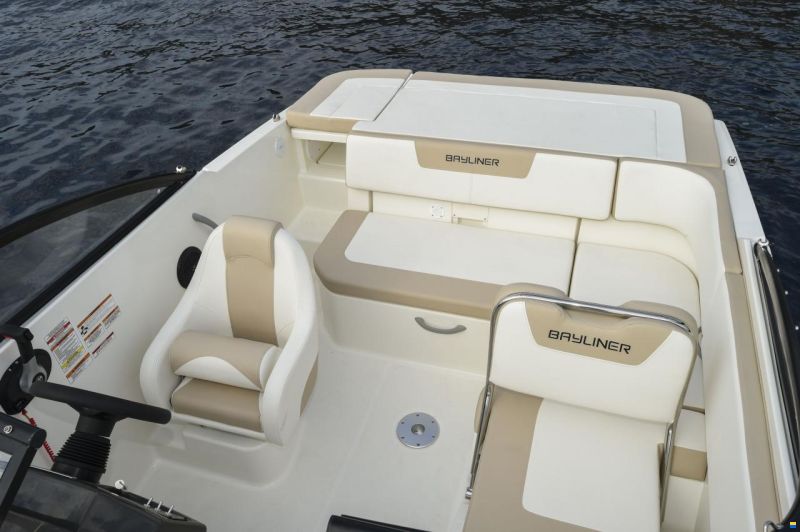 Bayliner VR5 Cuddy