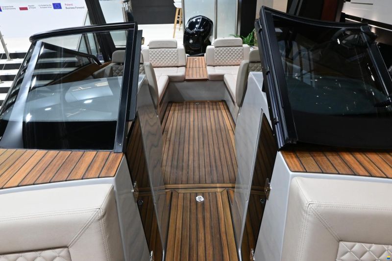 VTS Boats Flying Shark 7.7 Bowrider