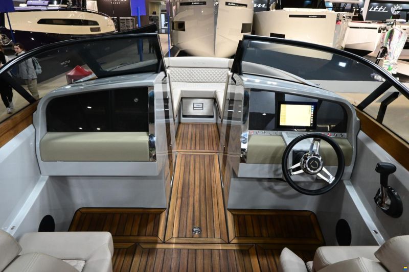 VTS Boats Flying Shark 7.7 Bowrider