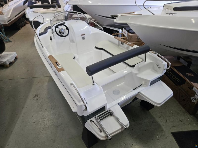 B2 Marine Cap Ferret 472 Open