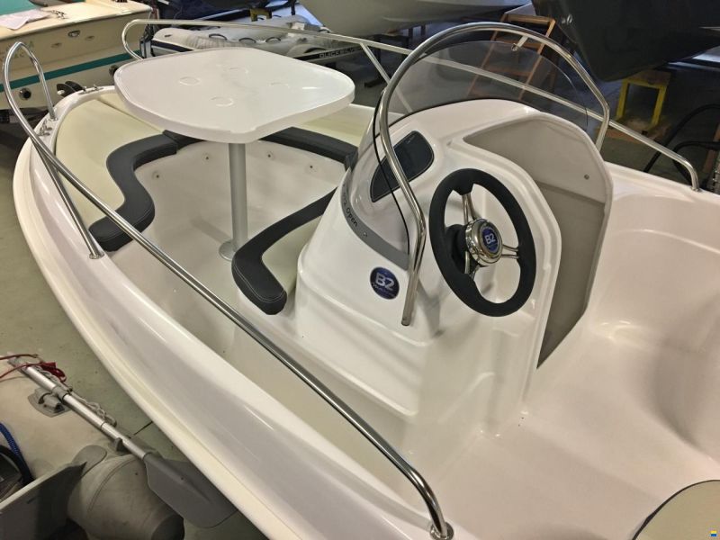 B2 Marine Cap Ferret 472 Open