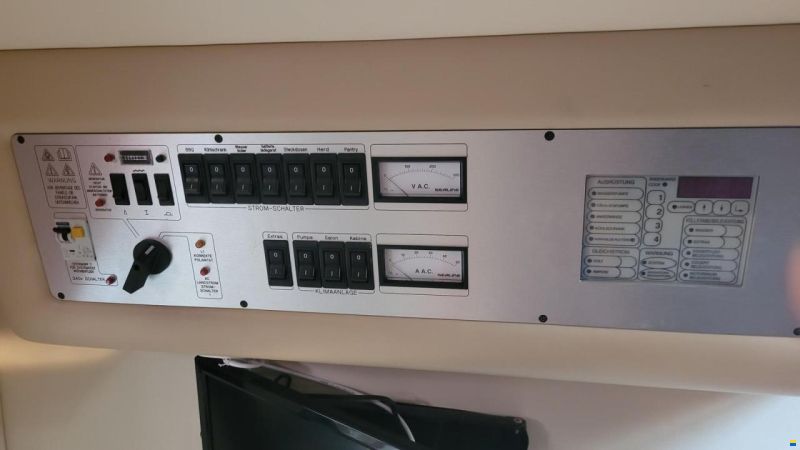 Sealine S38