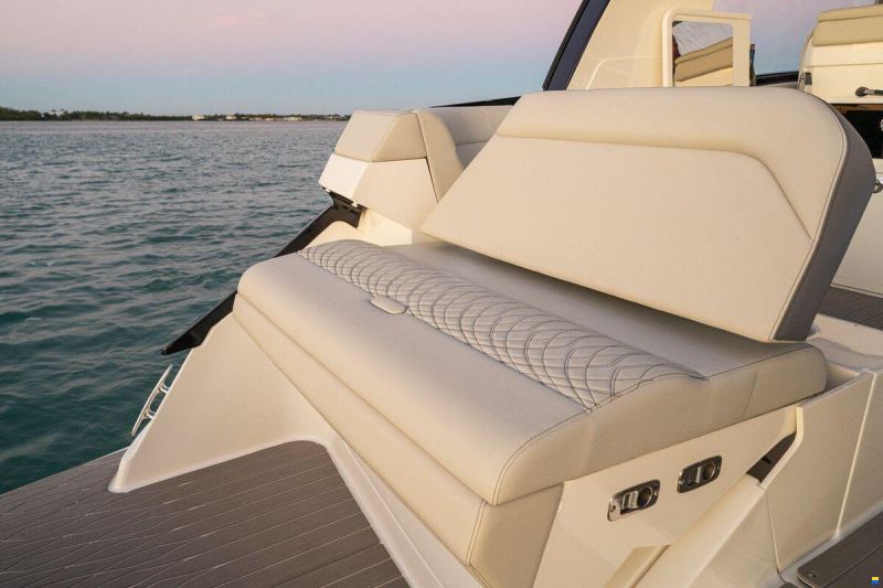 Sea Ray Sundancer 370