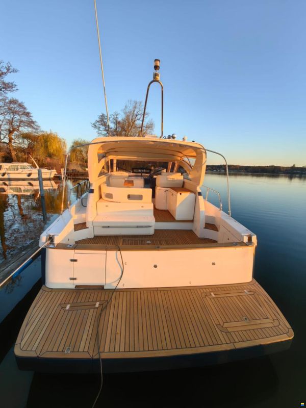 Cayman 38 WA