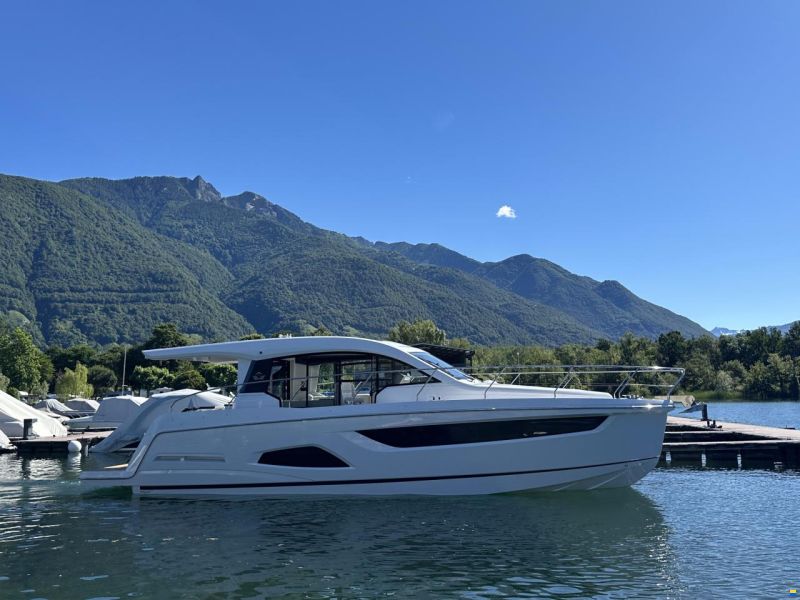 Sealine C390