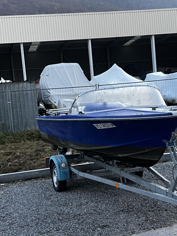 Schweizer Bateaux Magnifique petit canot moteur