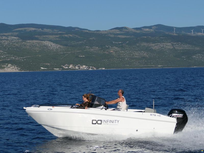 Infinity 575 MC