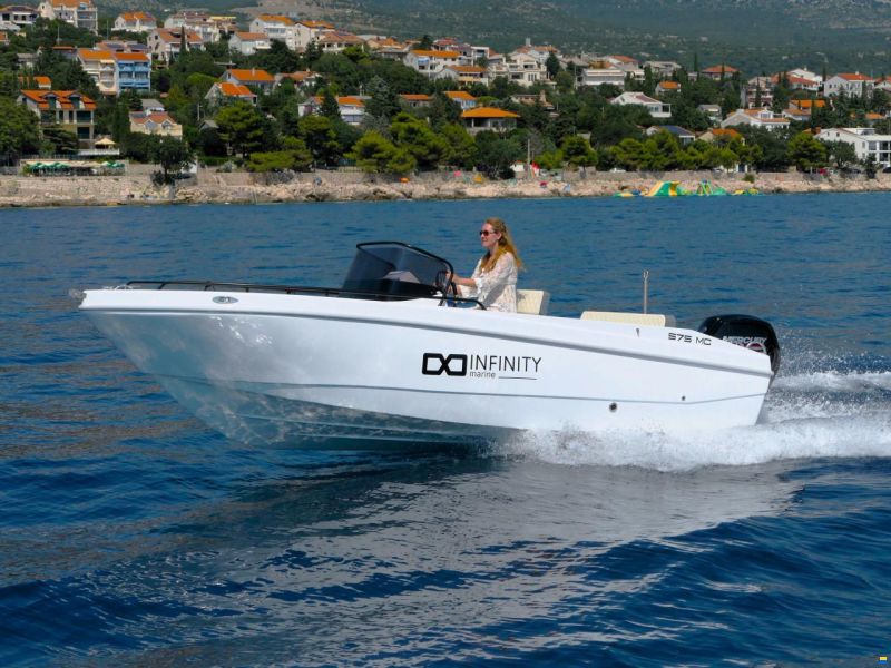 Infinity 575 MC